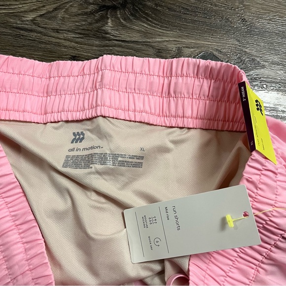 NWT All in Motion Light Woven Mid-Rise Run Shorts 3" (Baby Pink) Size XL - Picture 8 of 12